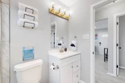 Awesome Two Bedroom Family Upper Unit in Denver - Image 4