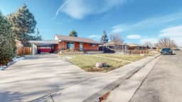 Spacious Family Home, King Beds Large Yard and Fun - Image 5