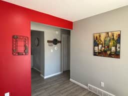 Bright & Cozy Upper Unit in Denver - Image 3