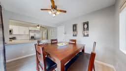 Bright & Cozy Upper Unit in Denver - Image 5