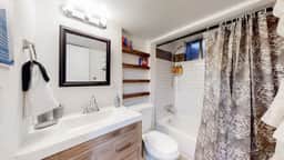Cozy Mountain-Inspired Lower Unit in Denver - Image 4