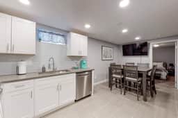 Great Lower Unit with Spacious Yard and Sunroom - Image 5