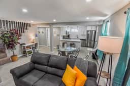 Vibrant & Cozy Two Bedroom Lower Unit King Beds - Image 5