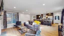 Spacious Family Retreat in Denver - Image 2