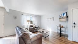 Great Two King Bedroom Spot Close to the Airport - Image 4
