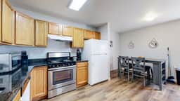 Great Two King Bedroom Spot Close to the Airport - Image 3