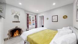 Groovy Getaway in the Heart of Denver - Image 2