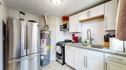 Cozy King Bed Hideaway Near Top Concerts & Sports - Image 2