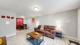 Cozy King Bed Hideaway Near Top Concerts & Sports - Image 4