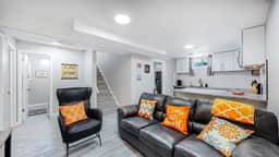 Cozy Lower Unit Retreat in Denver - Image 2