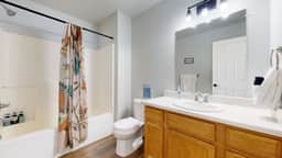 Spacious Two-Bed Updated Near DIA easy Denver Access - Image 4