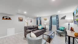 Modern & Updated Unit in Prime Location - Image 5