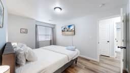 Spacious Two-Bed Updated Near DIA easy Denver Access - Image 3
