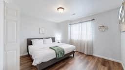 Great Two King Bed Rooms Near Airport Ideal Stay! - Image 4