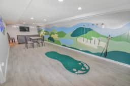 Family Home in Denver with Sauna and Golf Theme - Image 2