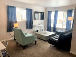 Family Friendly & Cozy Two Bedroom Denver - Image 3