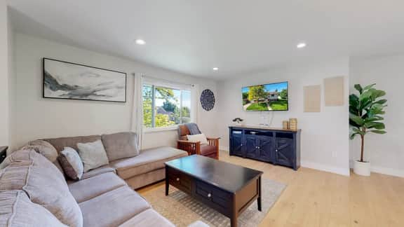 Cozy Four Bedroom Family Retreat with Yard and Air Hockey - Image 3