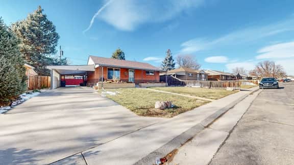 Spacious Family Home, King Beds Large Yard and Fun - Image 5