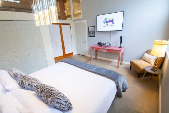 Amazing Modern Loft in Rino Art District-Four King - Image 4