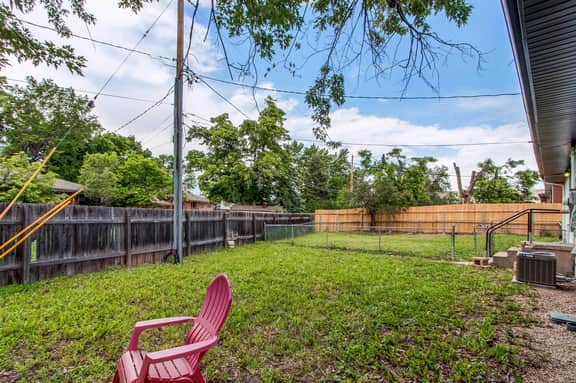 Lovely Littleton Home with Spacious Yard for Families - Image 4