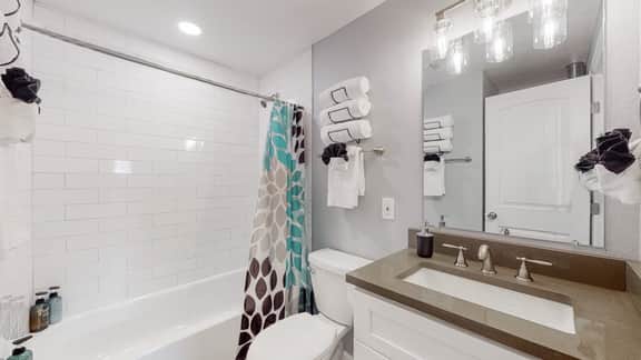Charming Two Bedroom Family Unit in Great Location - Image 5