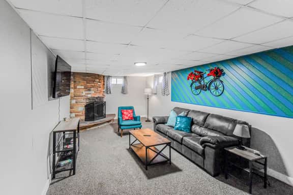 Expansive Centennial Home with Spacious Yard & Parking - Image 2