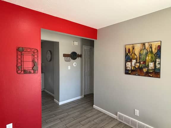 Bright & Cozy Upper Unit in Denver - Image 3