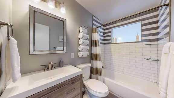 Charming Family Home in Lovely Littleton - Image 4