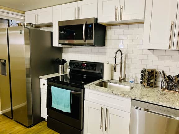 Unique Cozy Lower Unit with Two Bedrooms & Privacy - Image 4
