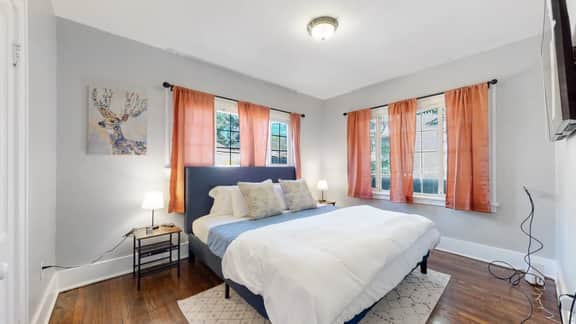 Chic Denver Family Retreat Free Parking & Prime Location - Image 2