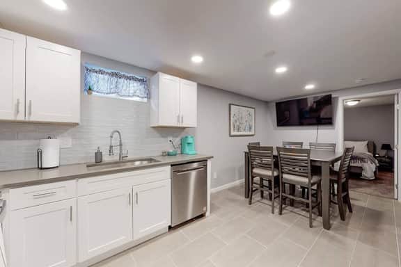Great Lower Unit with Spacious Yard and Sunroom - Image 5
