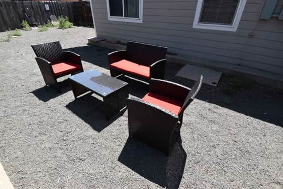 Great Lower Unit with Spacious Yard and Sunroom - Image 3