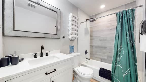 Modern Family Home with Three King Beds Near VA & Anschutz - Image 4