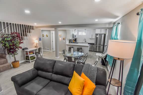 Vibrant & Cozy Two Bedroom Lower Unit King Beds - Image 5