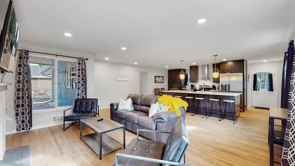 Spacious Family Retreat in Denver - Image 2