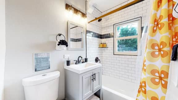 Groovy Getaway in the Heart of Denver - Image 4