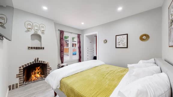 Groovy Getaway in the Heart of Denver - Image 2