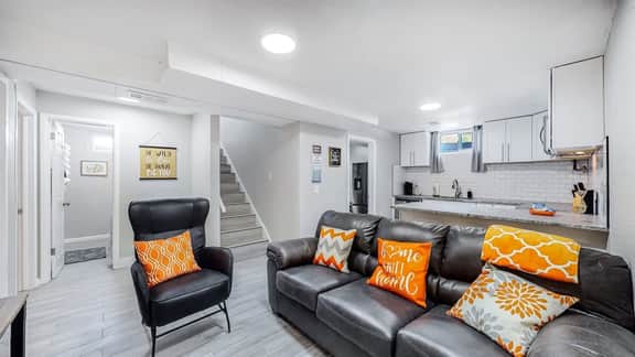 Cozy Lower Unit Retreat in Denver - Image 2