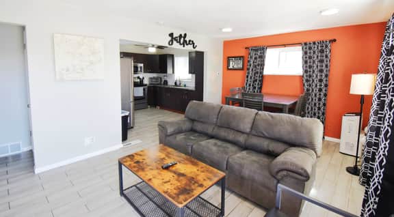 Bright & Spacious Upper Unit with Two Bedrooms in Denver - Image 2