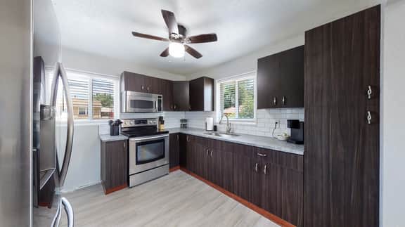 Bright & Spacious Upper Unit with Two Bedrooms in Denver - Image 3