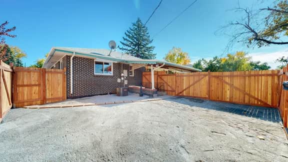 Modern & Updated Unit in Prime Location - Image 3