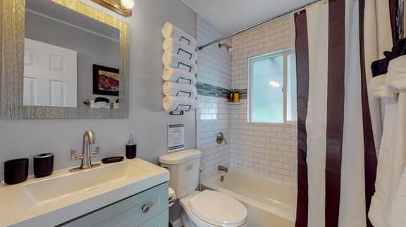 Great Home 2 King Near Downtown/Red Rocks/Restaurants - Image 3