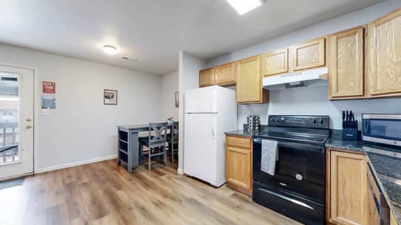 Great Two King Bed Rooms Near Airport Ideal Stay! - Image 3