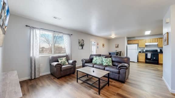 Great Two King Bed Rooms Near Airport Ideal Stay! - Image 2