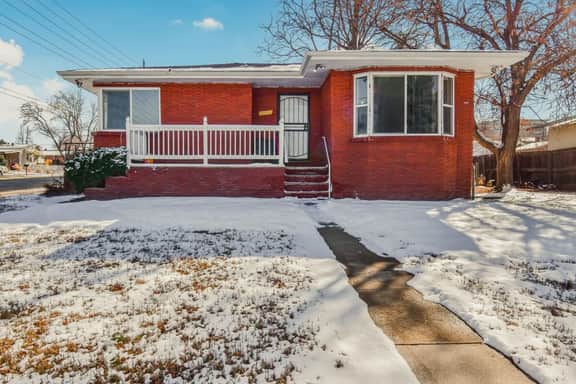 Entire Family Home in Denver - Image 3