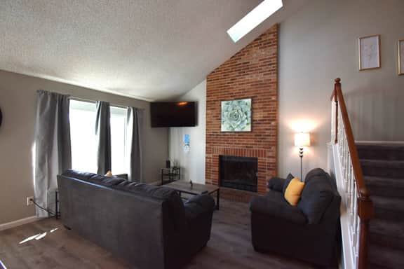 Large Home in Aurora with Reservoir View - Image 2