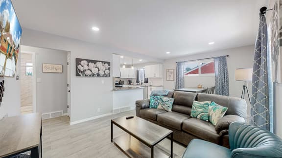 Affordable four bedroom Family Denver home - Image 1