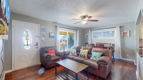 Spacious Family Home, King Beds Large Yard and Fun - Image 1