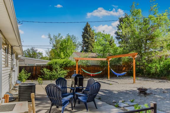 Large Family Retreat in Quiet Denver Spot - Image 1