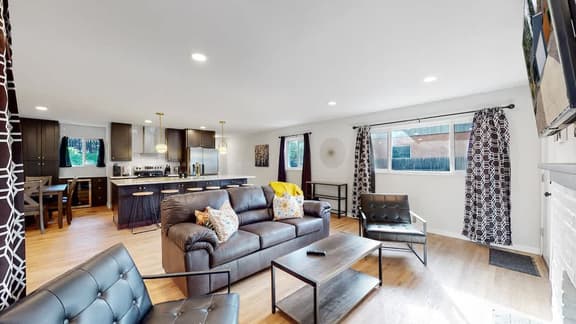 Spacious Family Retreat in Denver - Image 1